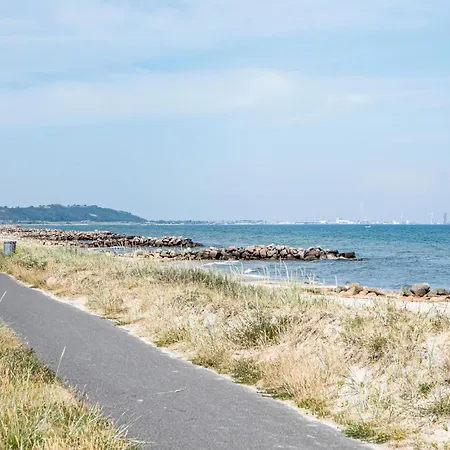 Three-bedroom In Saby Semesterbostad *