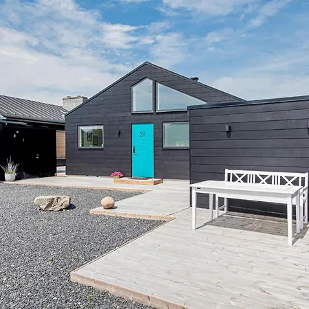 Three-bedroom In Saby *