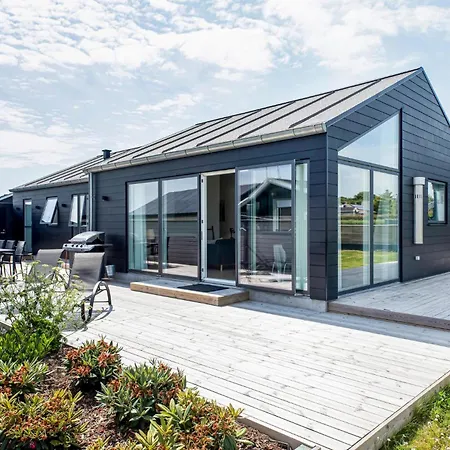 Three-bedroom In Saby Semesterbostad *