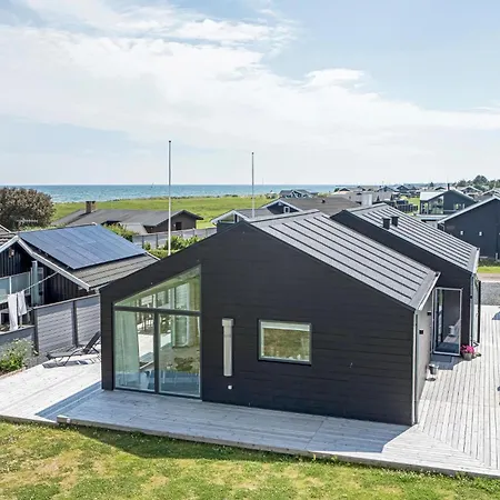 Three-bedroom In Saby * Sæby