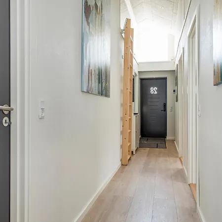 Three-bedroom In Saby Semesterbostad